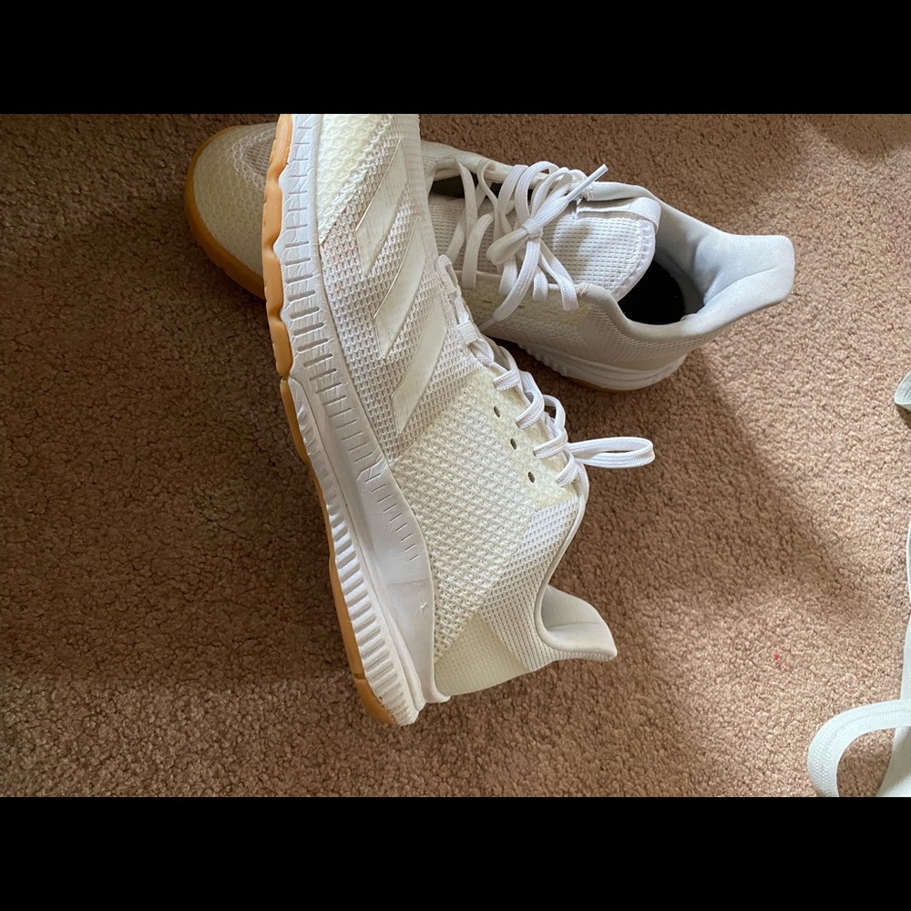 Volleyball court shoes